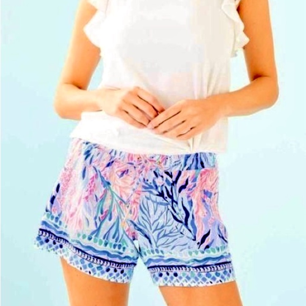 Lilly Pulitzer Katia Kaleidoscope Coral Shorts in blue/pink combo.🦋🩷